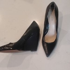 Pour La Victoire Black Snake-Embossed Wedges